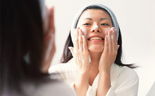 敷脸敷什么最补水？脸上敷什么最补水？(1)