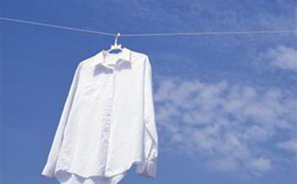 新买的衣服有味道怎么去除？新买的衣服有刺鼻的味(1)