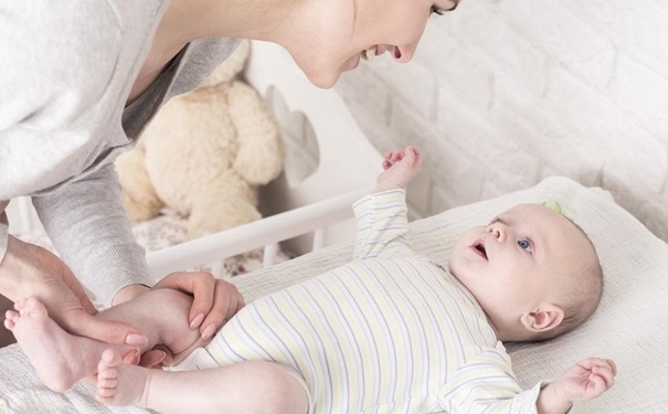 宝宝肚子鼓怎么回事？宝宝肚子鼓鼓的正常吗？(1)