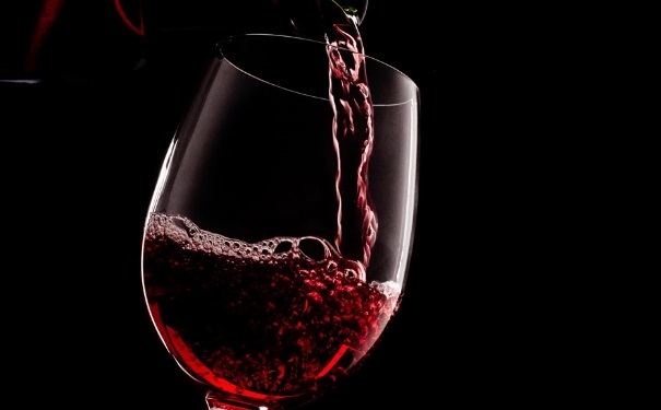 哺乳期可以喝红酒吗？哺乳期能不能喝红酒？(1)