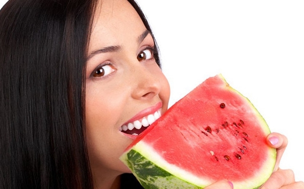 西瓜皮敷脸的功效 用西瓜皮敷脸有什么好处？(1)