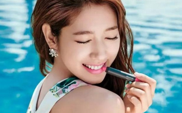 夏天脸上出油怎么办？天气热脸上出油怎么办？(1)