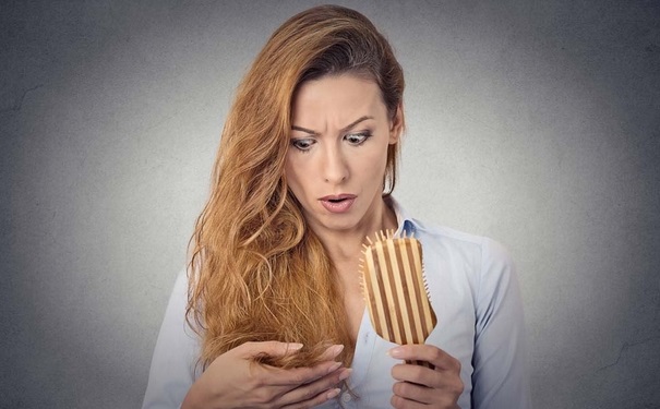 产后后掉头发怎么办？生孩子后掉头发怎么缓解？(1)