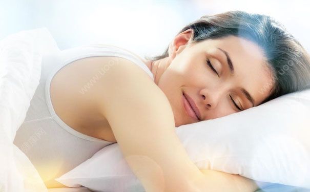 为什么月经期容易长痘痘？月经期间长痘该怎么办？(1)