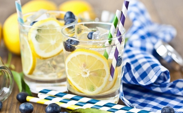 喝柠檬水真的能美白吗？柠檬水有什么功效和作用？(1)