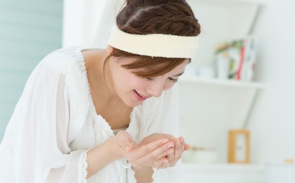 粉刺多怎么办？脸上粉刺多怎么办？(1)