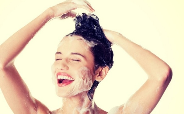 夏天洗头一个星期洗几回？夏天天天洗头好吗？(1)