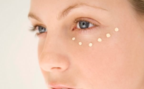 黑眼圈用什么敷眼睛？黑眼圈热敷还是冷敷效果好？(1)