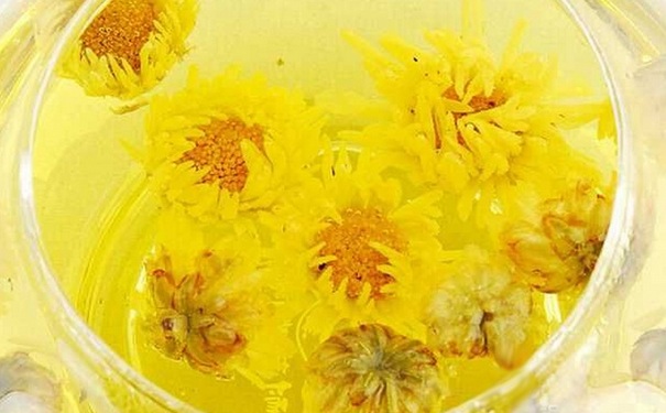 菊花茶为什么会变绿？菊花茶泡久了为什么会变绿？(1)