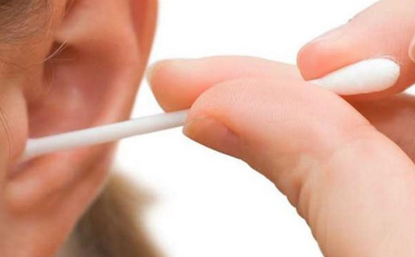 油耳朵怎么清理？油耳朵该怎么清洗？(1)