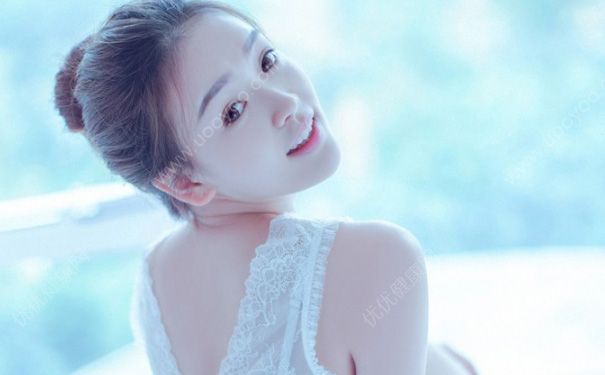 青春期女生胸部有硬块怎么回事？青春期女生胸部有硬块正常吗？(1)