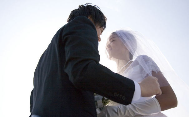 适龄青年觉得结婚不安全？适龄青年觉得结婚压力过太？[