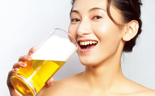 夏天喝啤酒的好处有哪些？夏季喝啤酒对身体有哪些益处