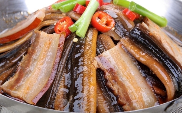 黄鳝不能和什么一起吃？黄鳝跟什么不能一起吃？(1)