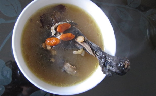 乌鸡汤经期可以喝吗？经期可以喝乌鸡汤吗？(1)