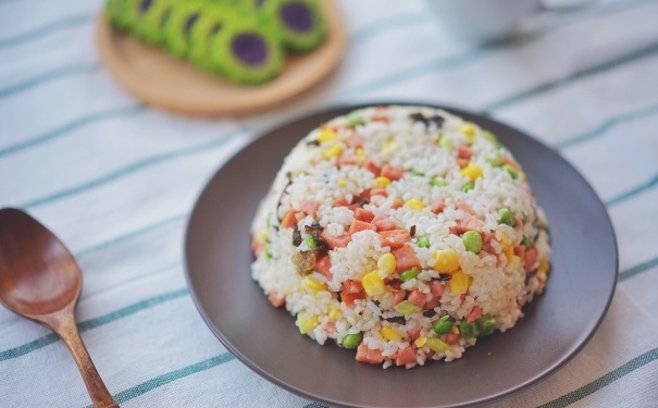 玉米粒炒饭怎么做？玉米粒炒饭有什么营养？(1)