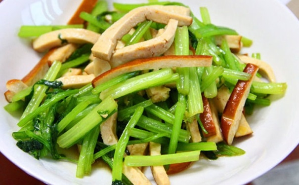 豆腐干炒芹菜怎么做？豆腐干炒芹菜有什么功效与作用？(1)