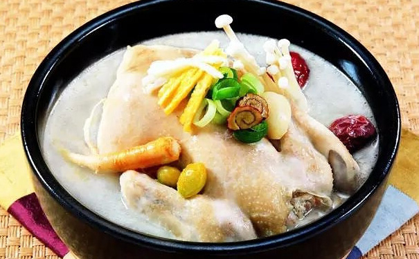 女性吃老母鸡的好处有哪些？产妇吃老母鸡有什么影响？[