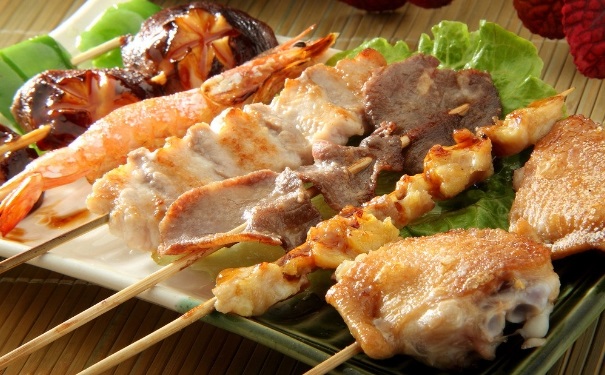 吃烧烤可以喝酒吗？过量吃烧烤有哪些的危害？[图]