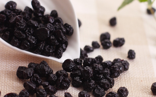 蓝莓干有营养吗？蓝莓干有什么功效？[图]