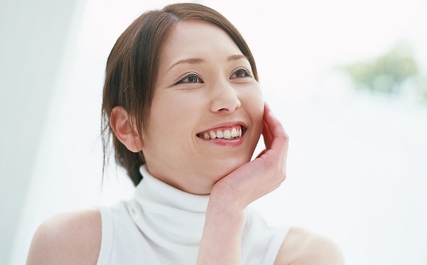 肌肤黯淡无光怎么办？女性护肤妙招有哪些？(1)