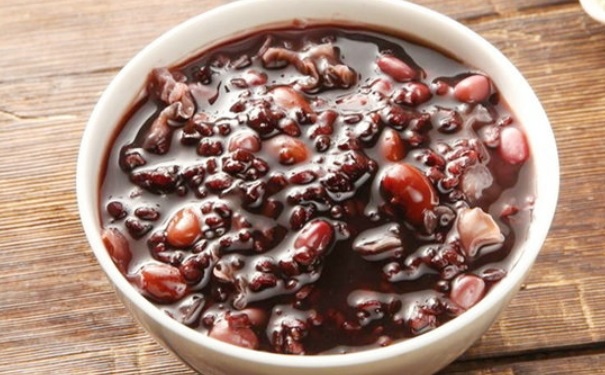 黑糯米有什么功效？黑糯米的功效有哪些？[图]