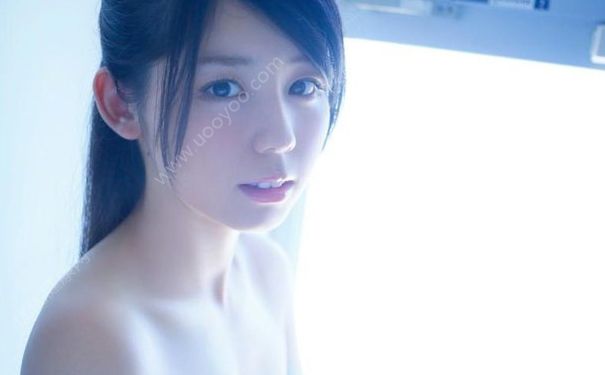 摸18岁女生女性私处会有反应吗？摸18岁女孩会有什么反
