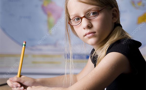 十四岁女孩月经十五天正常吗？十四岁女孩月经拖延怎么办？(3)