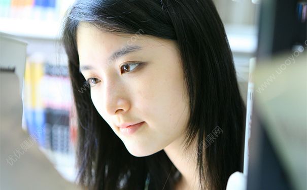 十四岁女孩月经十五天正常吗？十四岁女孩月经拖延怎么办？(2)