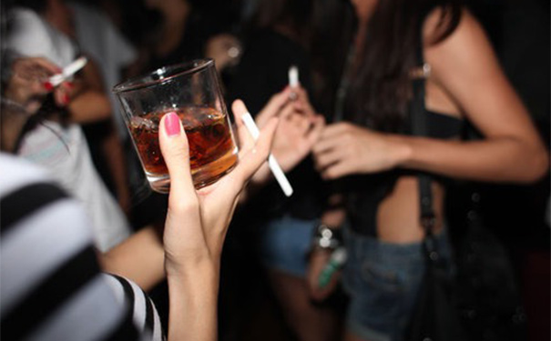 怎么样缓解酒后头疼症状？酒后头疼喝蜂蜜水有效果吗？(1)