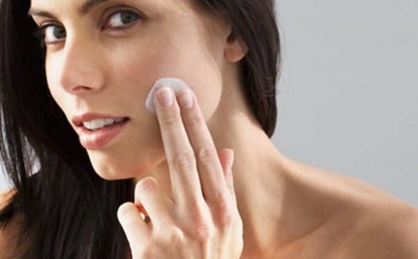 皮肤干燥要怎么办？皮肤干燥要怎样补水？(1)