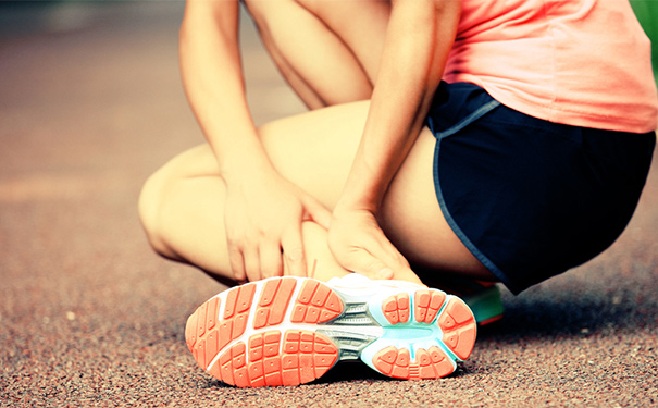 扭伤后怎么样很快的消肿化瘀？扭伤后正确的处理方法[