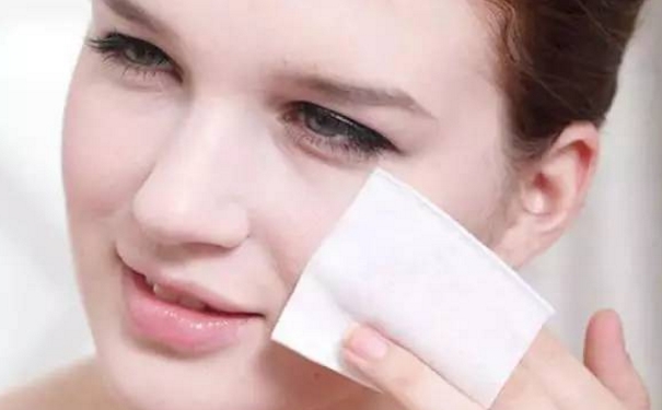 爽肤水具有哪些功效？怎么正确使用爽肤水？(1)