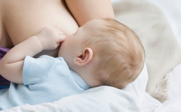 哺乳期感冒能够喂奶吗？哺乳期感冒吃什么食物好？(1)