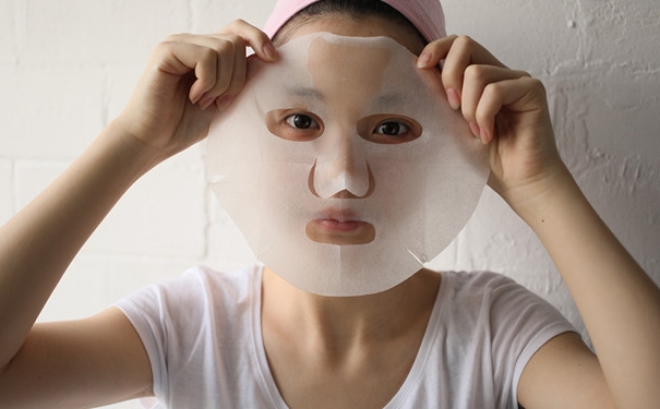 来大姨妈可以敷面膜吗？女性月经可以敷面膜吗？(1)