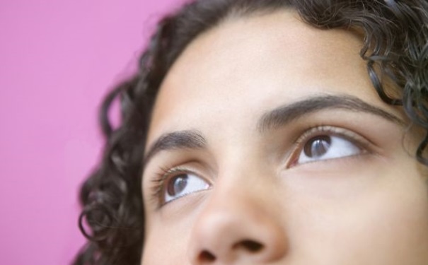 下眼袋跳怎么回事？下眼袋跳是什么原因？(1)