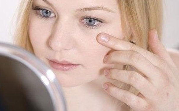 下眼袋松弛是什么原因？下眼袋松弛是怎么回事？(1)