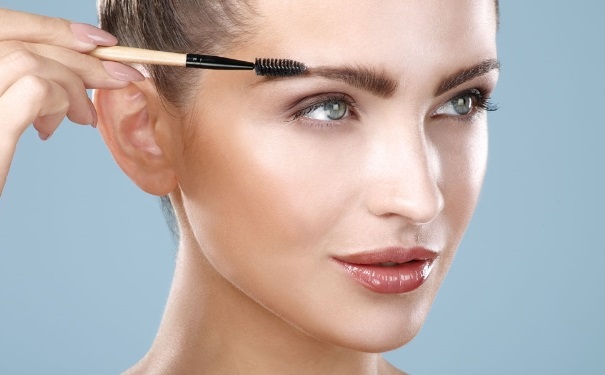 掉眉毛是怎么回事？眉毛掉了是什么原因？(1)