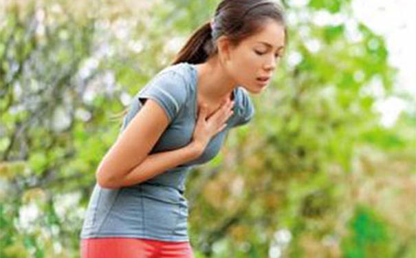 深呼吸感觉左胸口疼怎么回事？深呼吸时左胸口痛是心脏