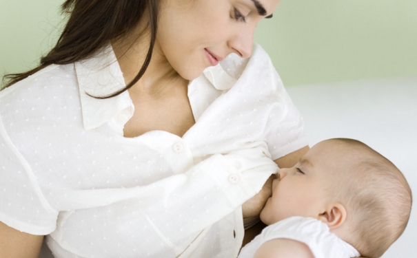 母乳喂养乳头被宝宝咬破了怎么办？宝宝吃奶咬破乳头怎么办？(1)