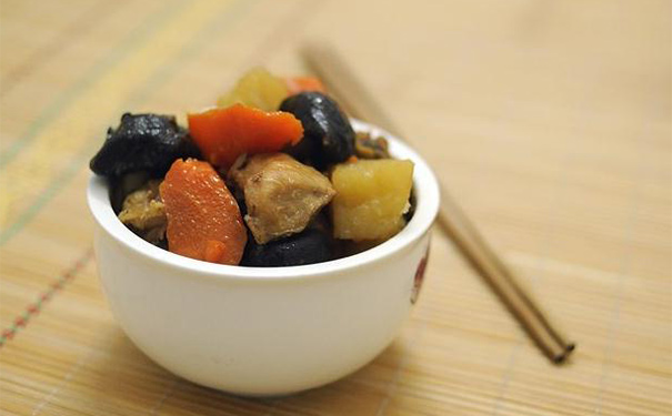 胡萝卜鸡丁怎么做？胡萝卜鸡丁的做法[图]