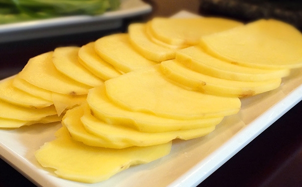 土豆皮贴脸有什么好处？土豆皮贴脸有什么功效？(1)