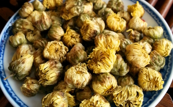 菊花茶营养有多丰富？哪些人不能喝菊花茶？(1)
