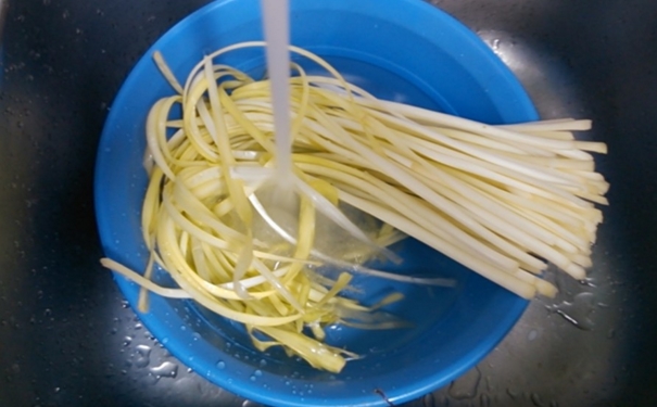 韭黄和韭菜有什么区别？韭黄与韭菜的区别？[图]