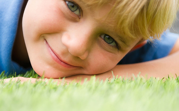 被太阳晒出的皮炎可以自愈吗？日光性皮炎可以用什么药