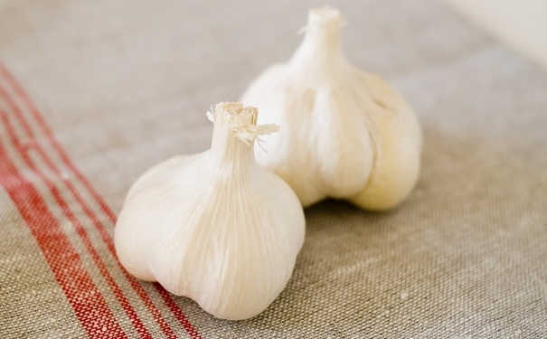 大蒜可以杀菌抗癌吗？大蒜食用不当会怎样？[图]