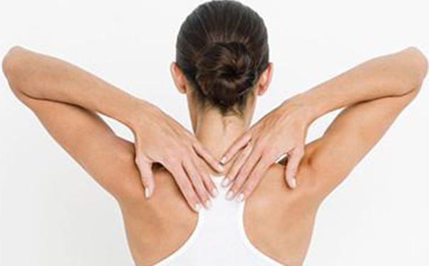 肩周炎在饮食上要注意什么？肩周炎是由于什么原因引起