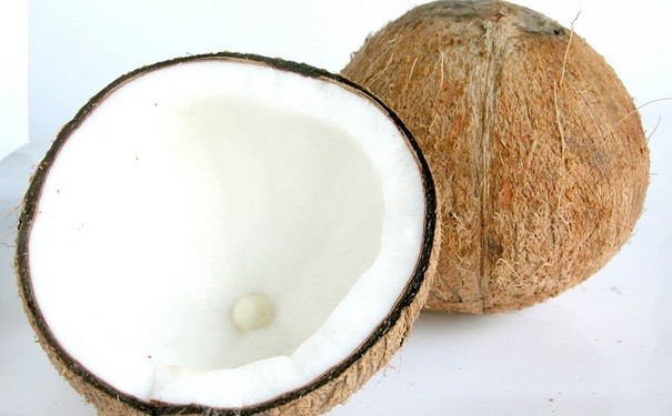 睡前吃椰子好吗？吃椰子对人体有什么好处？[图]
