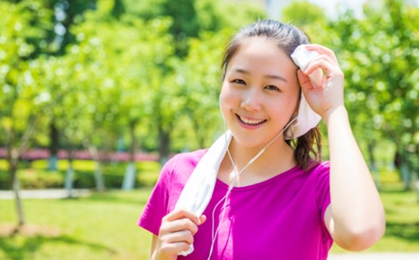 汗液有异味正常吗？汗液出现异味的原因有哪些？[图]