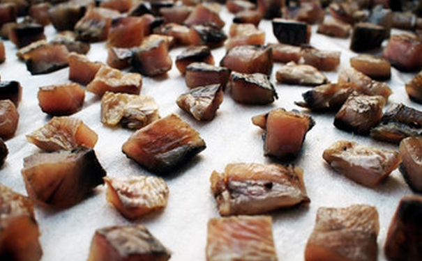 孕妈哪些鱼不能吃？孕妇不能吃那些鱼？(1)